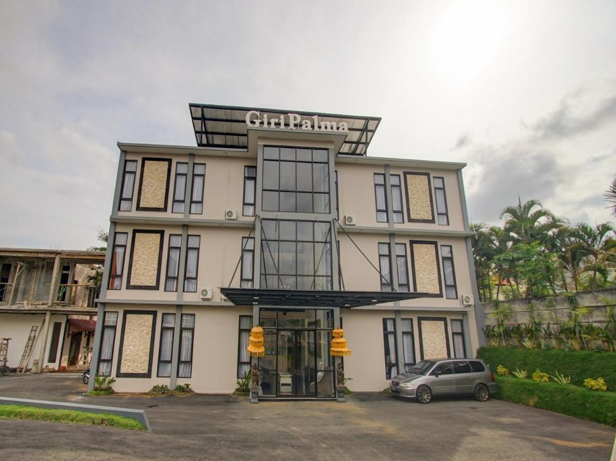 Capital O 90070 Giri Palma Hotel & Villas Malang Exteriör bild
