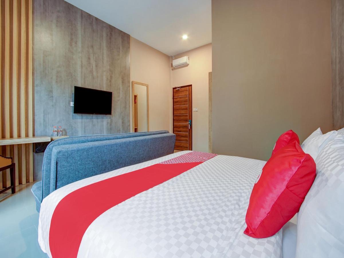 Capital O 90070 Giri Palma Hotel & Villas Malang Exteriör bild